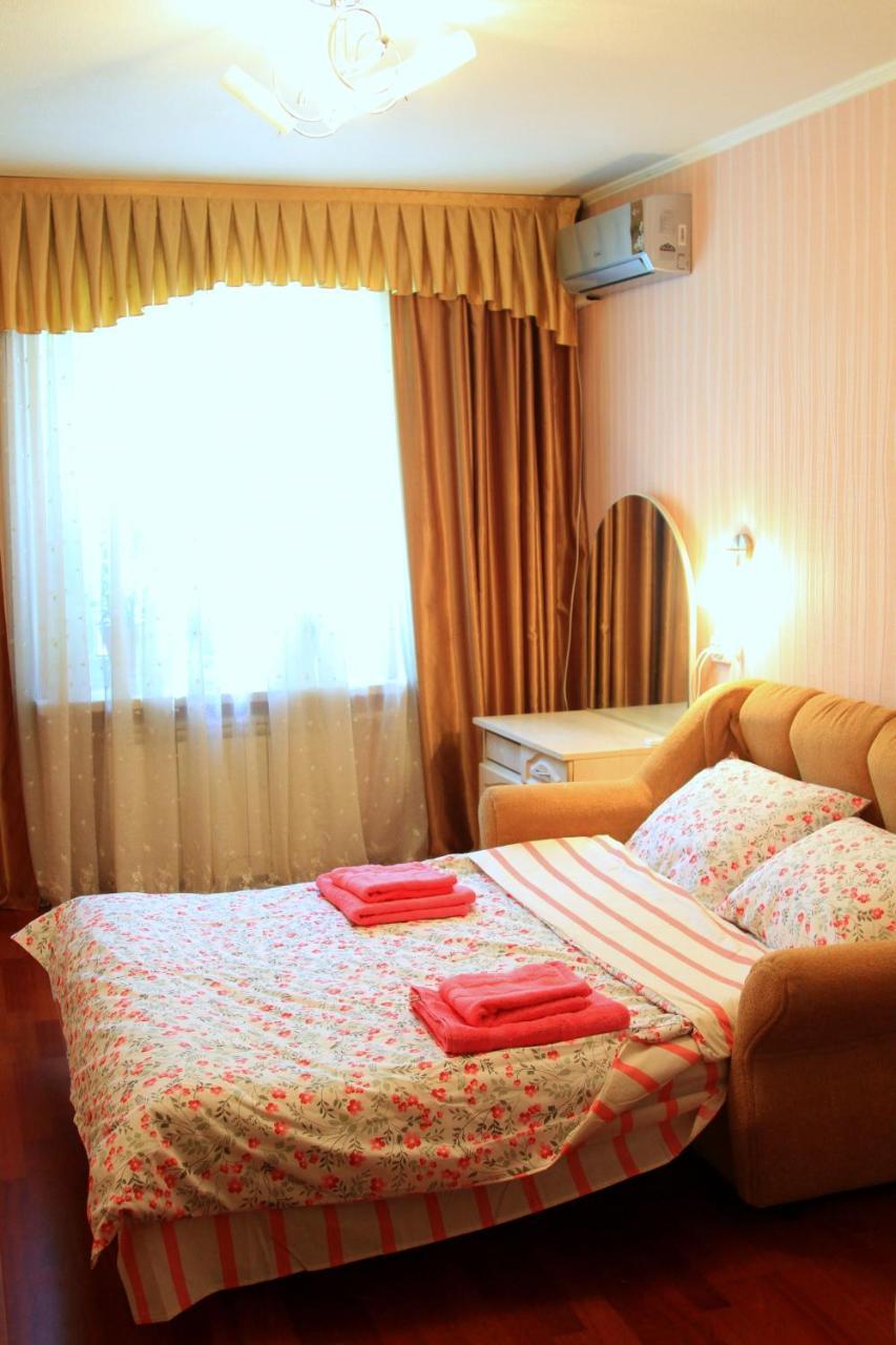 Apartment Near Metro Akademgorodok Киев Екстериор снимка