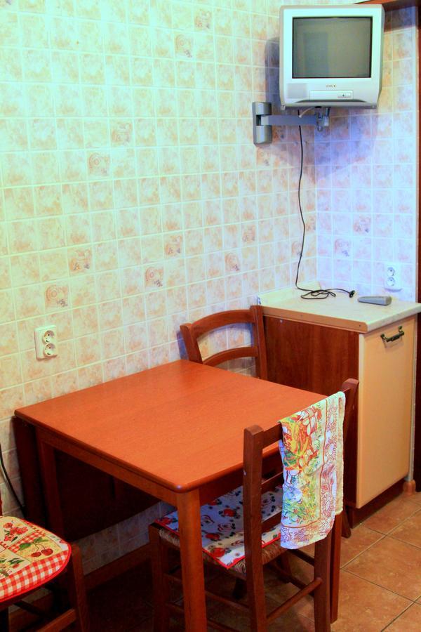 Apartment Near Metro Akademgorodok Киев Екстериор снимка