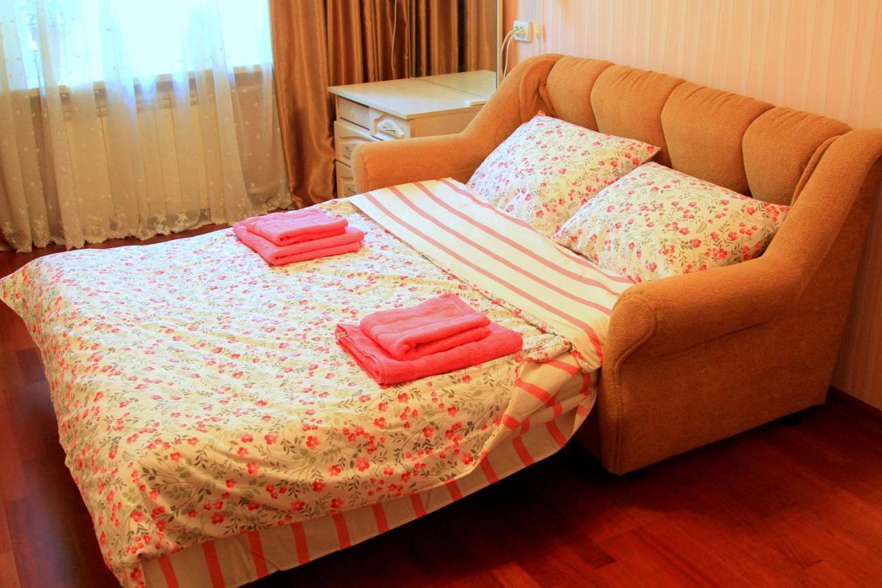 Apartment Near Metro Akademgorodok Киев Екстериор снимка