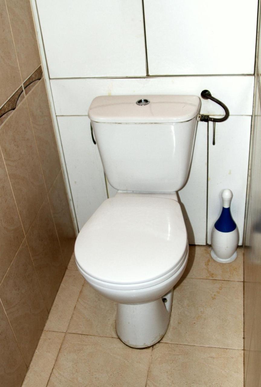 Apartment Near Metro Akademgorodok Киев Екстериор снимка