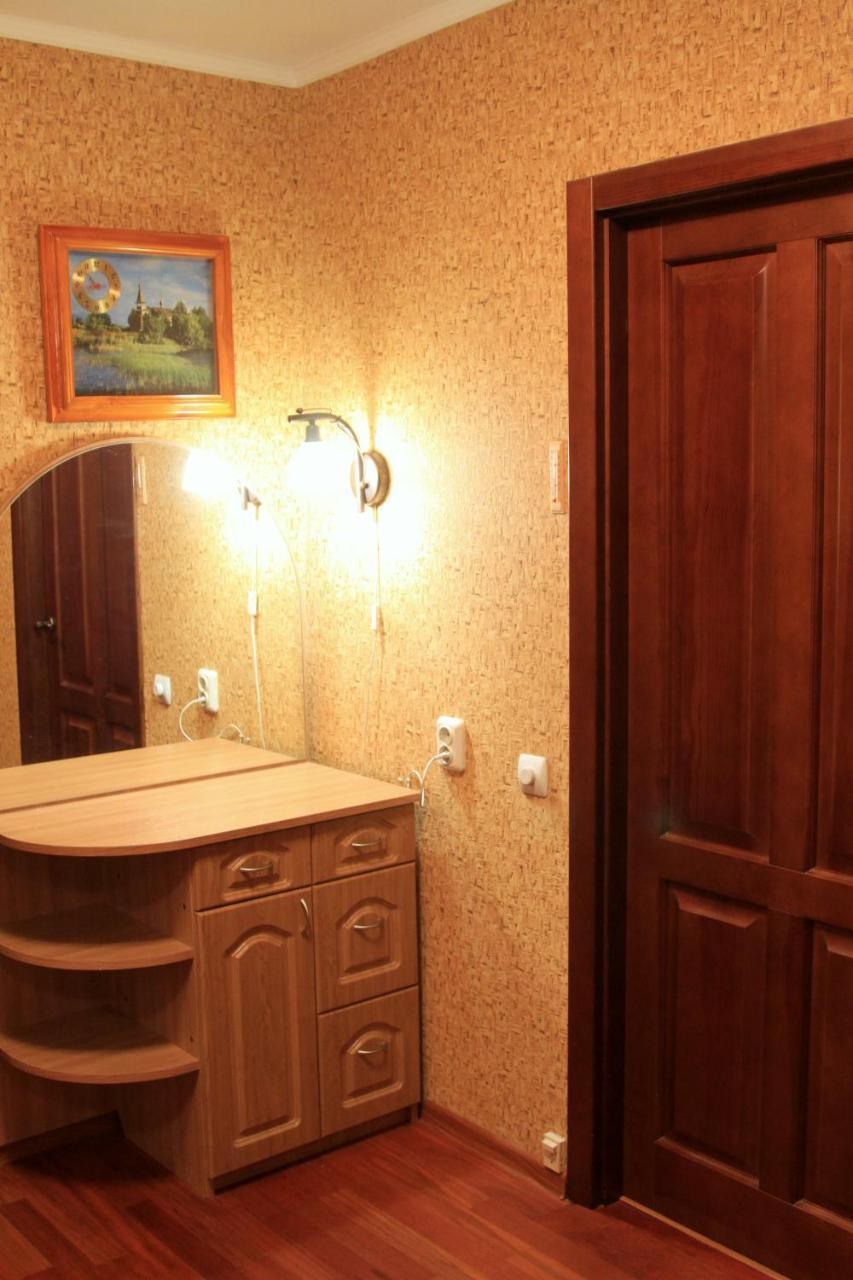 Apartment Near Metro Akademgorodok Киев Екстериор снимка